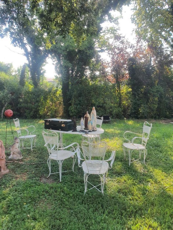 ホテル Manoir En Crau アルル エクステリア 写真
