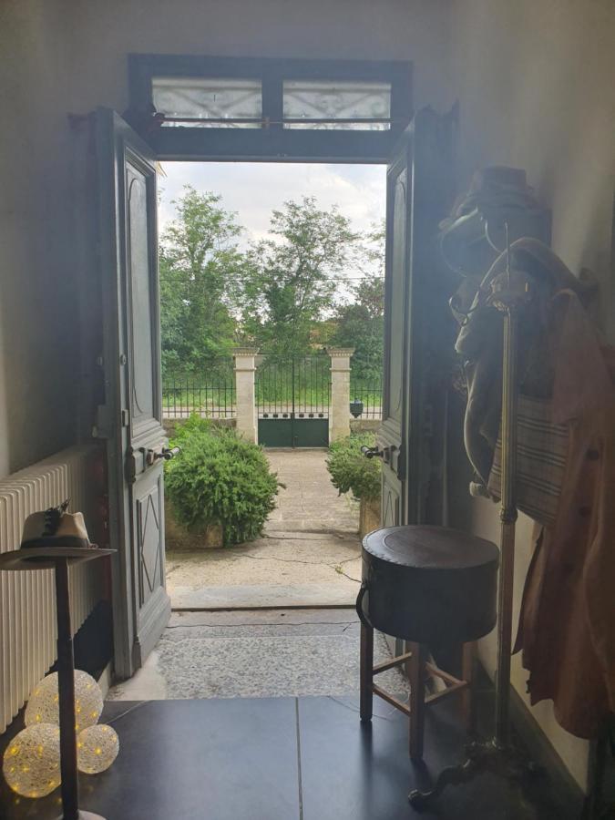 ホテル Manoir En Crau アルル エクステリア 写真